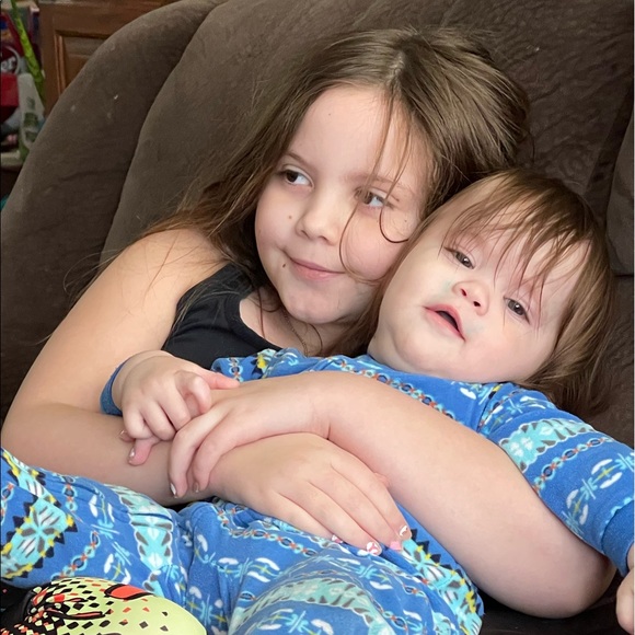 Hi, I’m Danni! Welcome to my closet! - Picture 5 of 5